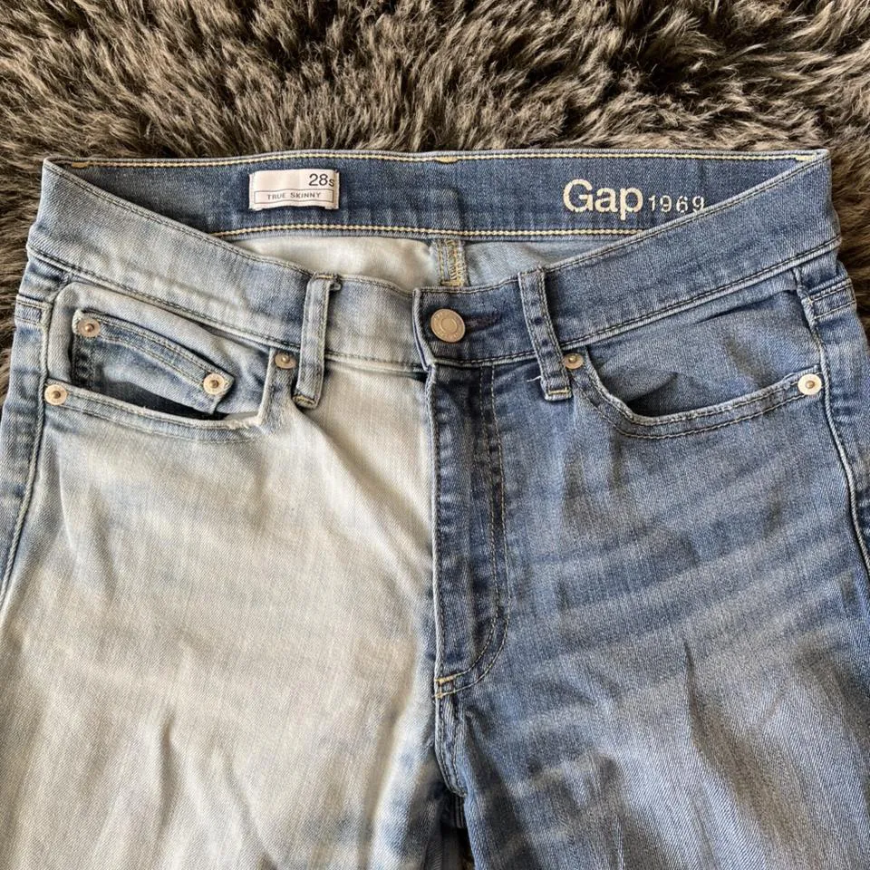 Gap Women's Navy and White Jeans